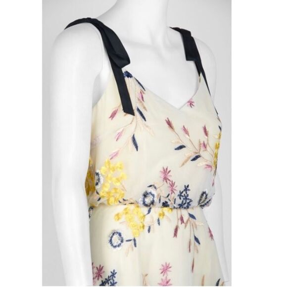 Donna Morgan V-Neck Sleeveless Blouson Back
Embroidered Mesh Dress Sz 4 yellow - Picture 9 of 13